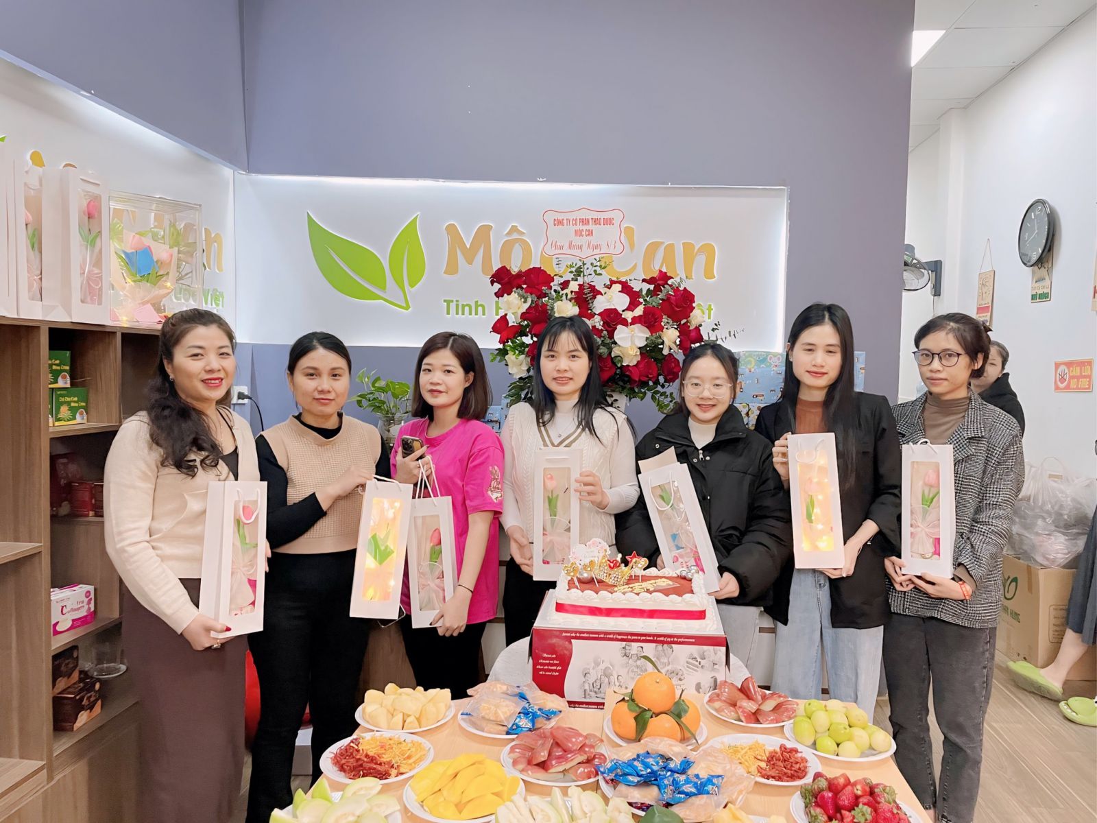 MỘC CAN CHÚC MỪNG QUỐC TẾ PHỤ NỮ 8/3: YÊU THƯƠNG - TRÂN TRỌNG - TÔN VINH 4