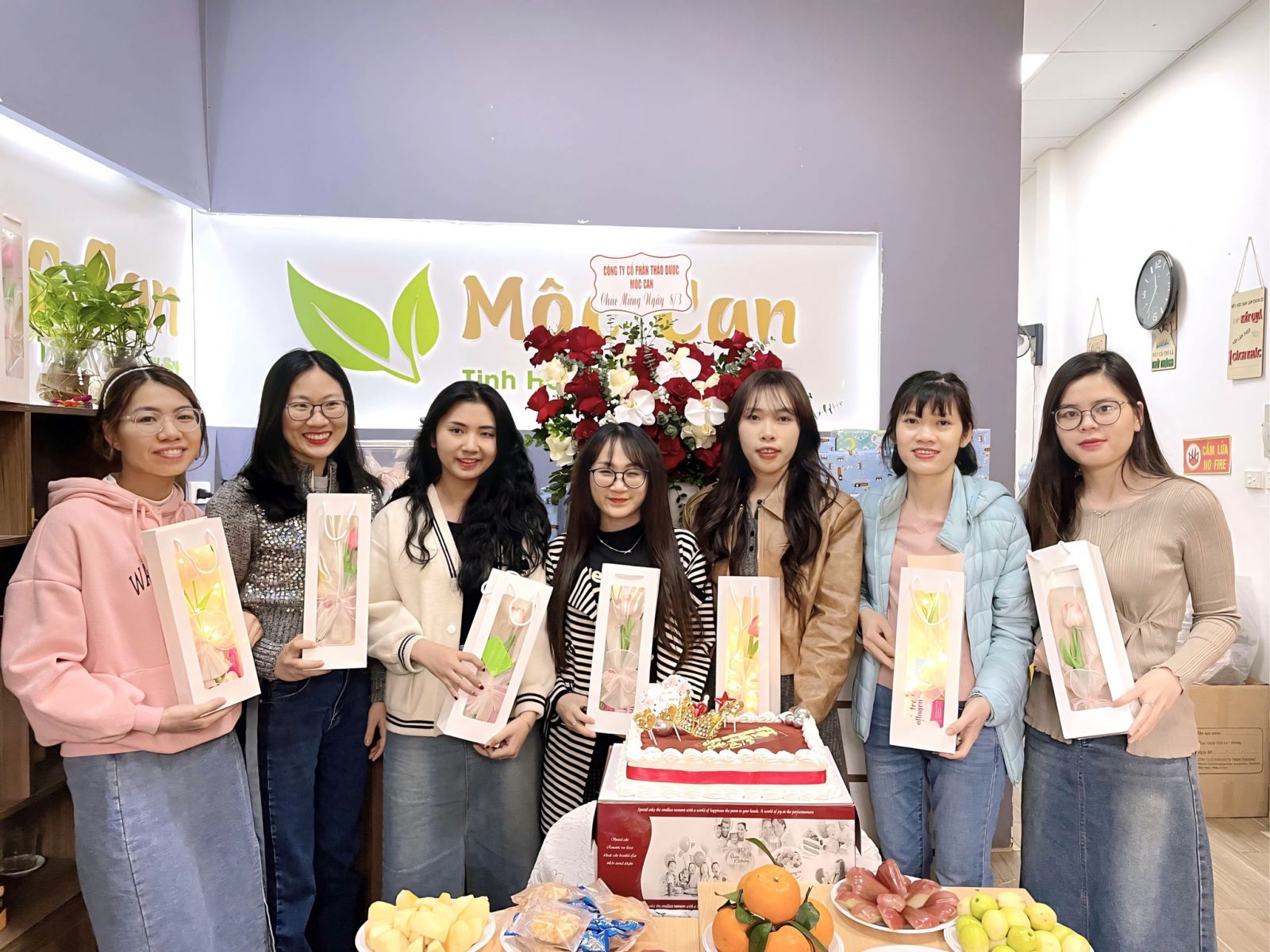 MỘC CAN CHÚC MỪNG QUỐC TẾ PHỤ NỮ 8/3: YÊU THƯƠNG - TRÂN TRỌNG - TÔN VINH 7