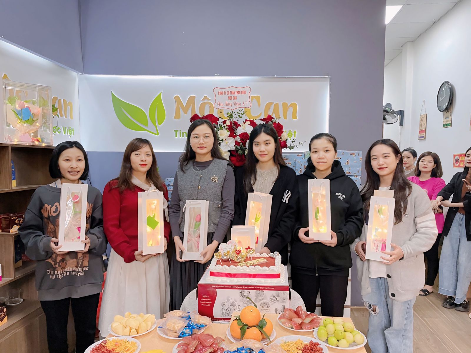 MỘC CAN CHÚC MỪNG QUỐC TẾ PHỤ NỮ 8/3: YÊU THƯƠNG - TRÂN TRỌNG - TÔN VINH 3
